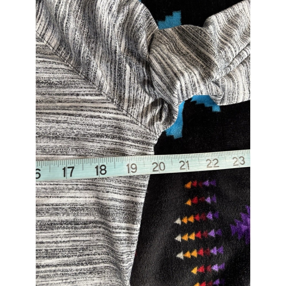 Tap Out Gray/Black Long Sleeve V Neck Soft Top Size Large Casual Activewear - Picture 5 of 5